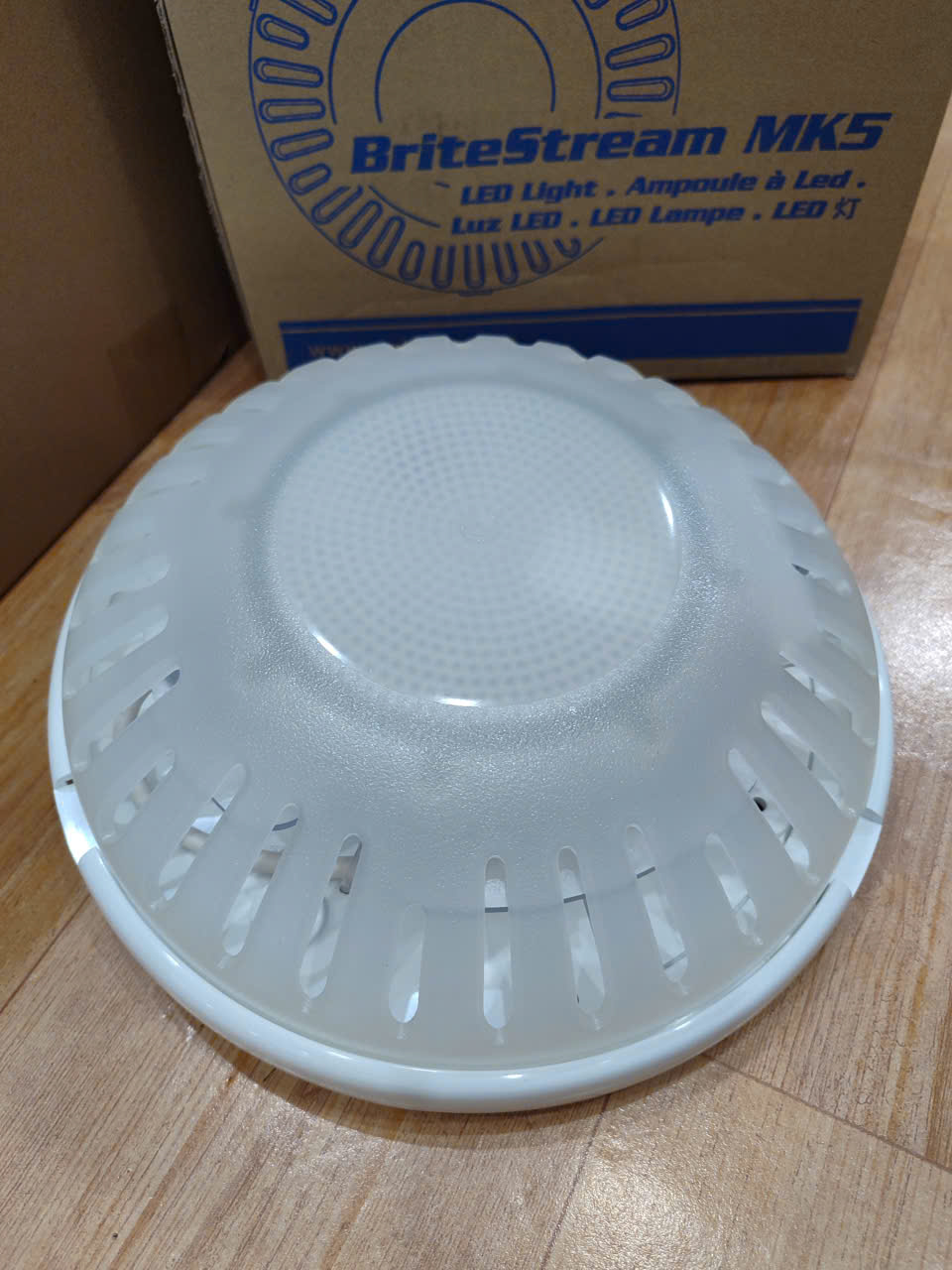 ĐÈN LED BỂ BƠI Waterco 26W TREO TƯỜNG
